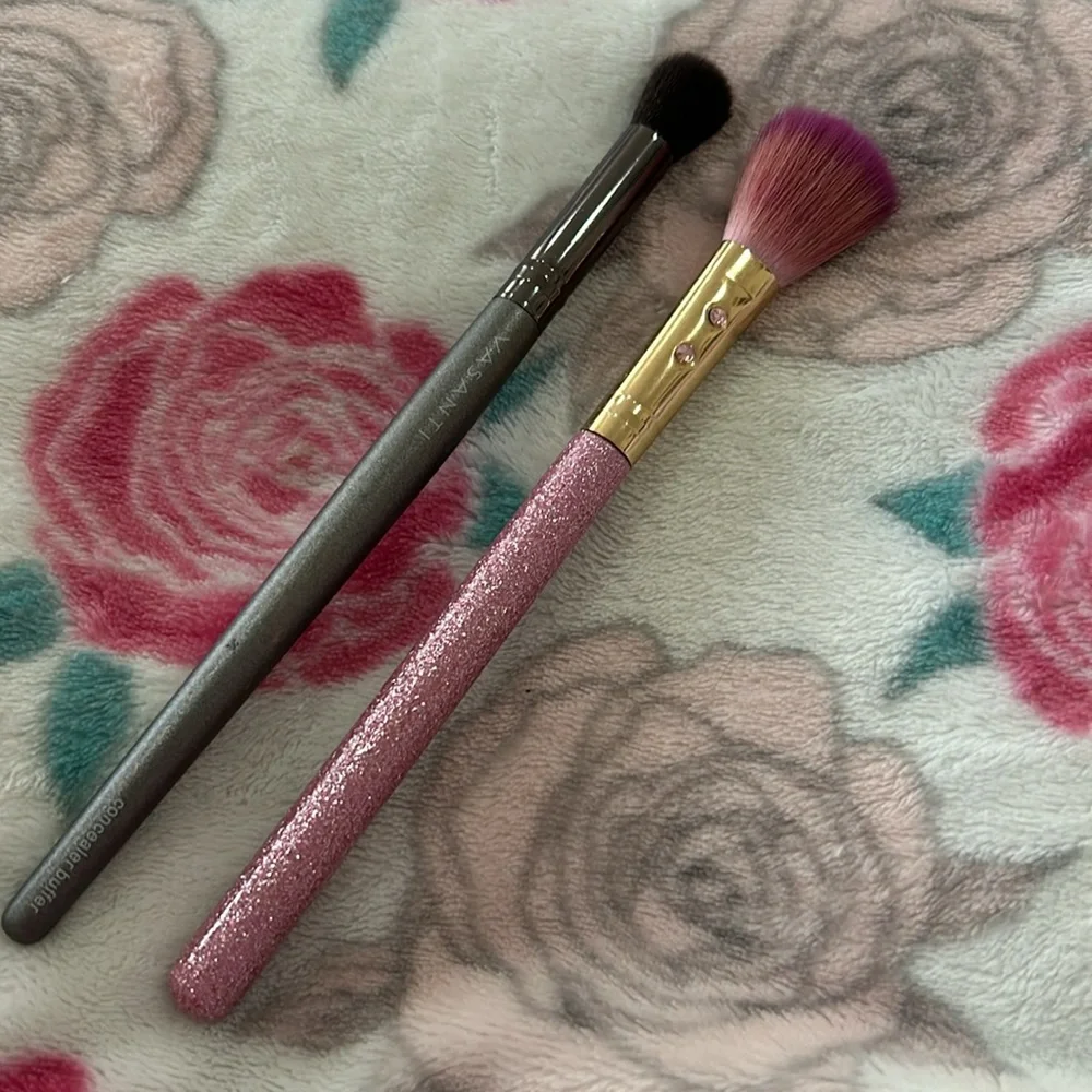 PRICE IS FIRM!! ♥️ Beauty bundle w/ hair clips ♥️ - NWOT!